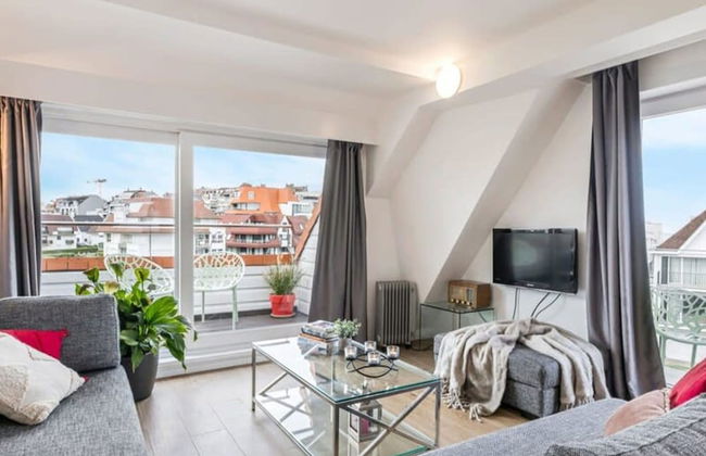 Spacious Duplex Apartment in the Center of Knokke - Photo 2