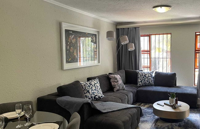 3 Bedroom Apartment in the Heart of Sandton - Photo 16