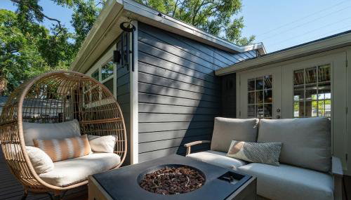 Charming 3BR Home Near DT with King Bed and Fire Pit - Foto 5