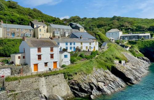 Unique Retreat - 2 bedroom cliff top cottage with large terrace - Photo 1