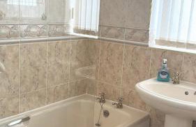 Peaceful 2-Bed Bungalow with Garden & Parking in Bramley Village, Rotherham - Foto 11