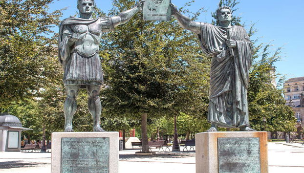 Monumento a Cesare Augusto e Paolo Fabio