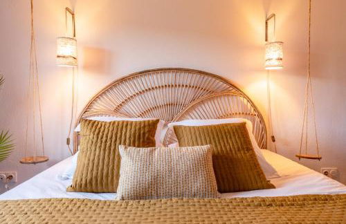 Suite Bali de 45m2 - Idéal couple - Chambre séparée - Jacuzzi baignoire balnéo - Sauna - Clim réversible - Netflix - Piscine accès partagé avec la petite copro - Bouteille de champagne offerte dès 2 nuits - Foto 15