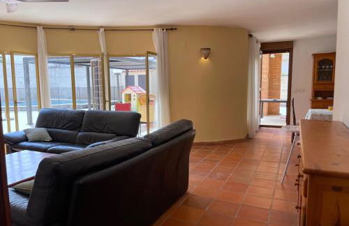 Villa con barbacoa para familias - Foto 18