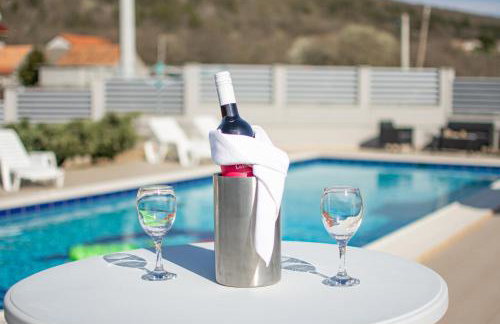 Spacious villa for 10 with a big private pool - Photo 60