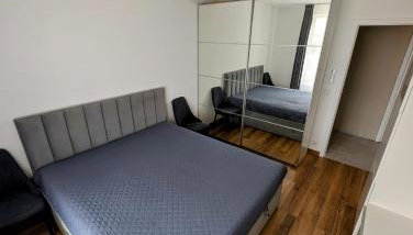 Przystanek Międzylesie Dwupokojowy Apartament z osobną Kuchnią Garażem Self Check-in Blisko CZD - Foto 5, wardrobe
