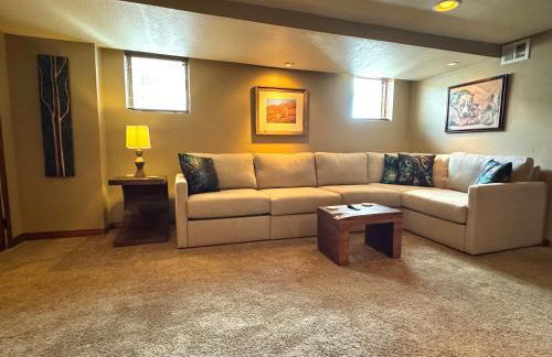 6-Bedroom Tudor in the Downtown Historic District - Foto 11