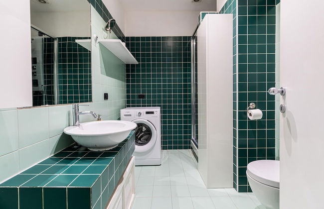 Stylish Apartment With Balcony - Photo 3