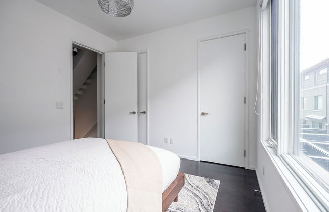 Cozy Houses in Downtown Toronto by GLOBALSTAY - Photo 30