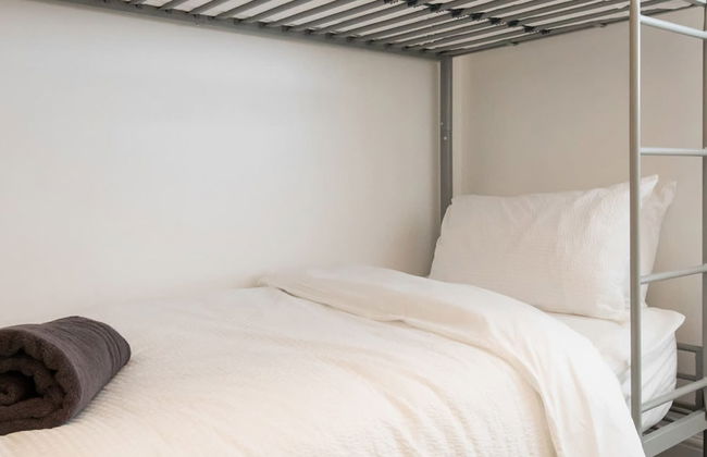 Beautiful Beachfront House wth Balcony Sea Views - Foto 25