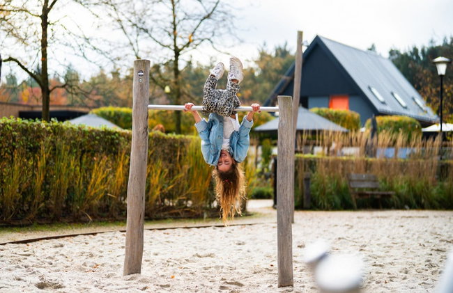 Beautiful Chalet With Airco, in a Holiday Park - Foto 19