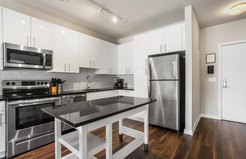 Chic 1BR Alexandria Retreat - Fast Metro Access - Photo 4