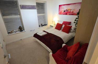Luxury Two Bed Apartment w Car Parking, by Station - Foto 11