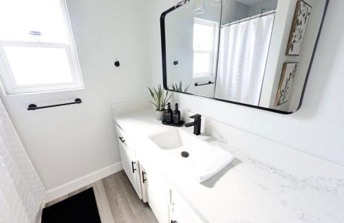 Family Friendly Southwest Bakersfield Retreat with Jacuzzi and Fenced Yard - Photo 31