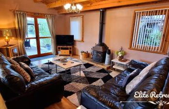 Elite Retreats 4U Lakeside Hot Tub Log Cabin with the fishing peg at Tattershall Lakes Park - Foto 11