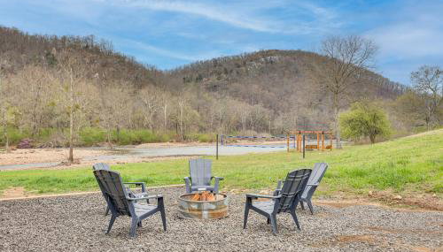 Riverfront Caddo Shack Home with Views and Fire Pit - Foto 2