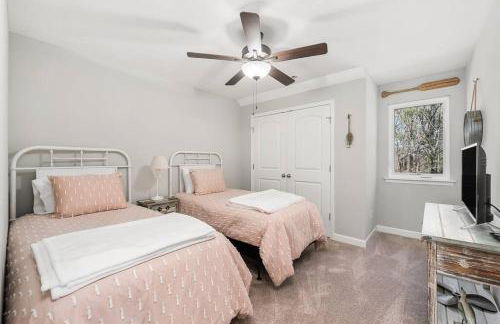 Beautiful Home with Lake and Marina Access, Firepit, Golf Cart Included - Foto 7