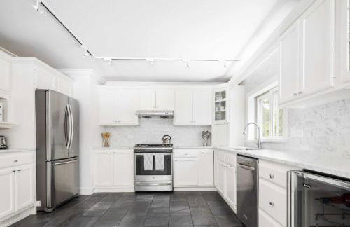 Summerwood by Rove Travel Home with Pool & Hot Tub - Foto 8