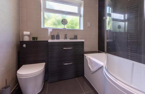 Bagworth House - Spacious 4BR Bungalow in Leicestershire - Photo 19