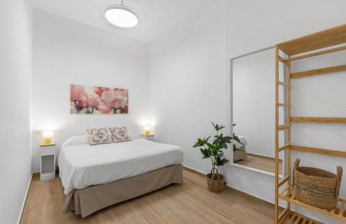 Urban Chic Oasis with AC, Private Pool and Wifi - Photo 12