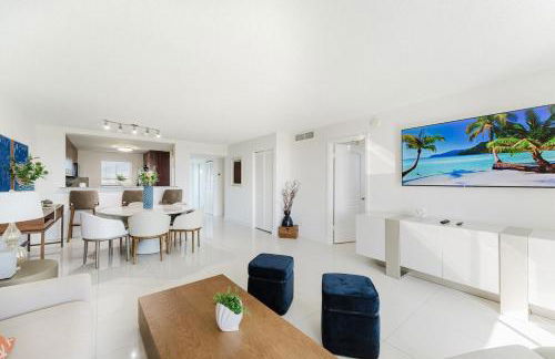 Beachside Modern 2BR 2BA - Foto 7