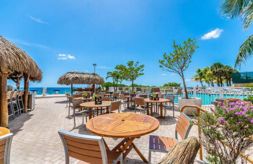 Beach Front 2 Bed Condo - Pool & Tiki Bar - Foto 2