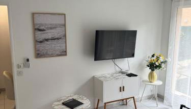 Mon Appart avec Terrasse et Piscine - Foto 4