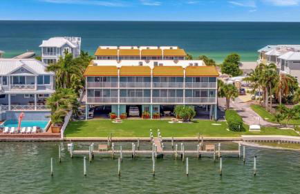 Cheerful Pelican on Anna Maria Island - Photo 34