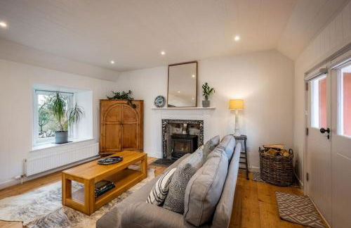 Spacious & Stylish StoneHous Cottage - Photo 4