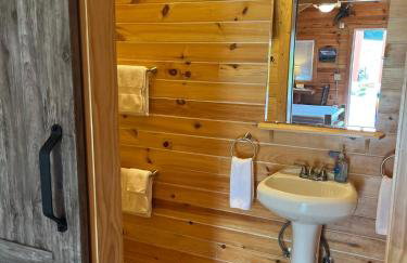 Biker-Friendly Cabin, Pets Welcome, Near River - Foto 3