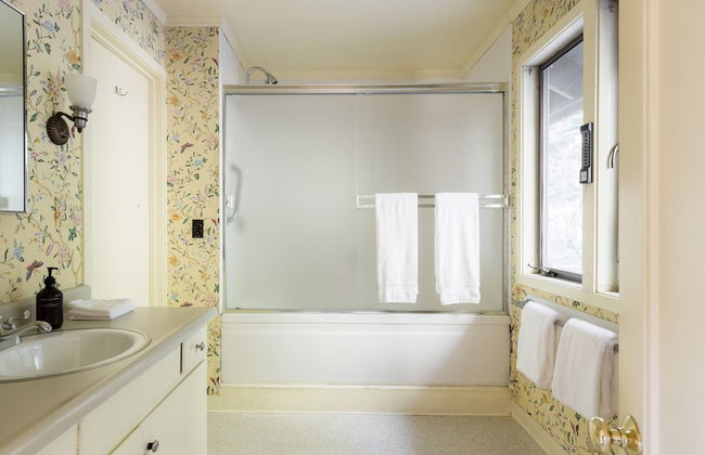 Everett by Avantstay 5mins to Palisades Tahoe w HOT TUB - Photo 21