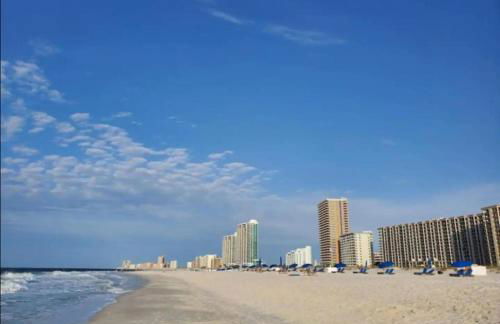 Cozy 2bd/2ba w/ View, Sleeps 6 - Photo 2