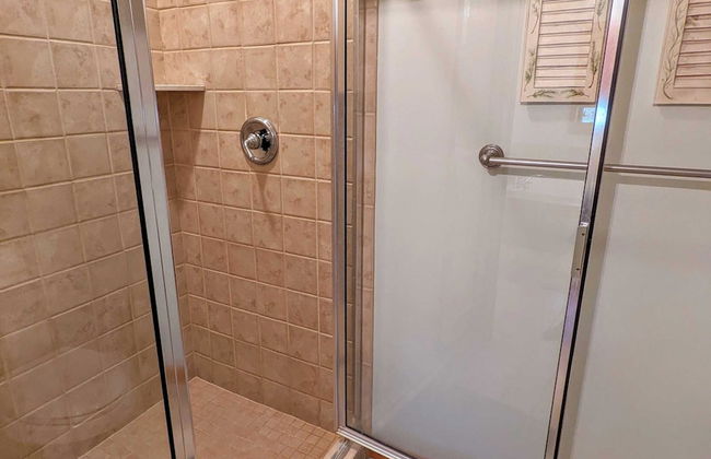 Elk Hollow by Avantstay Lakefront Chalet w/ Game Room & Fire Pit - Photo 39