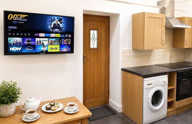 Romeo Cottage - Sleeps 4 - Open Plan Barn - Private Hot Tub & Garden - Foto 12