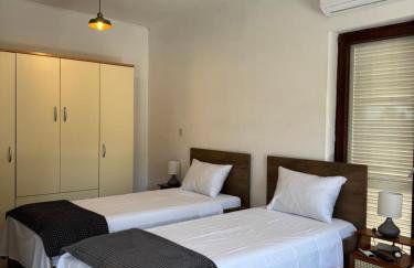 Private studio apartment with a garden and a terrace - Photo 15