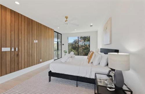 Barton Springs Luxe Heated Pool Spa Sleeps 16 - Photo 43