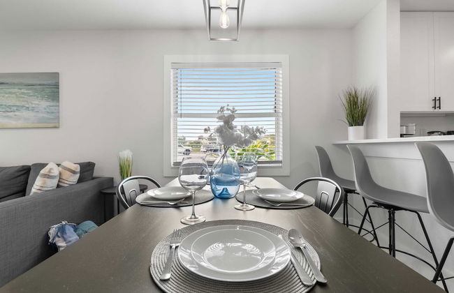 Relaxing 2BR Florida Home Close to Beach - Photo 4