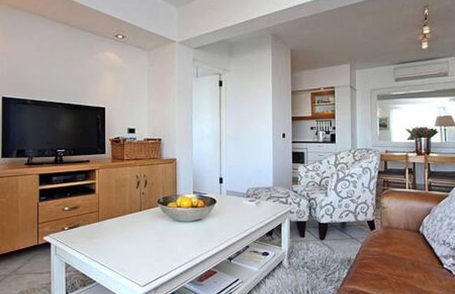 Holiday Apartment w Sea Views Pool CBT Suite - Photo 11