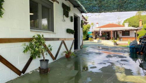 Guest house with shared pool. - Photo 4