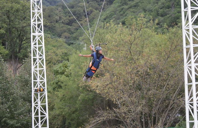 Salto pendular en el Parque Ecoturístico Cola de Caballo - Foto 6