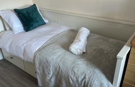 Peaceful 2-Bed Bungalow with Garden & Parking in Bramley Village, Rotherham - Foto 33