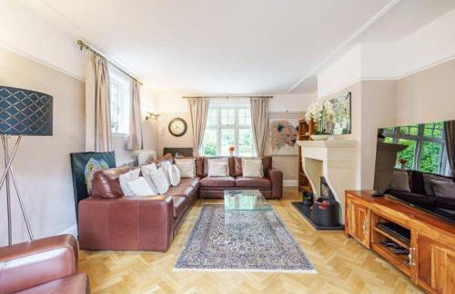 Luxury 8 bedroom home with leisure wing - Foto 14