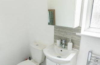 Beautiful en-suite room in a house with free on-street parking! - Foto 6