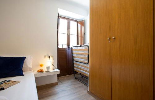 SingularStays Valencia Center - Photo 25