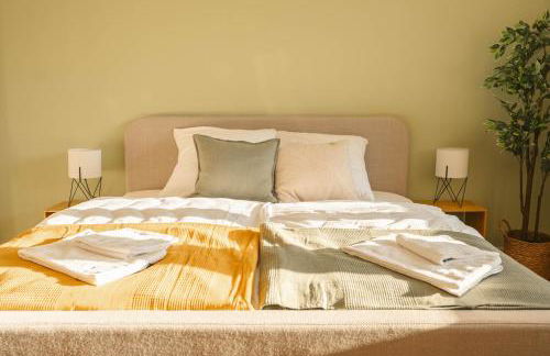 K15 Cozy, Unique & Spacious 3-Room Apartment with Balcony or Single Room by LIPA - Foto 44