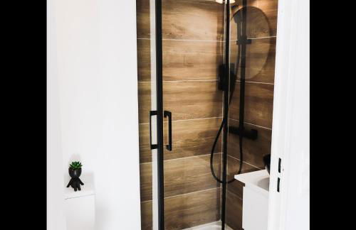 Studio EASY Check-in DISNEY 10 minutes Parking Wifi Welcome gift Starbucks coffee - Foto 13