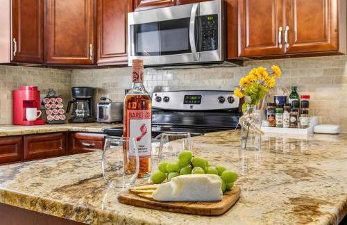 Family Putting Green Oasis BBQ Cornhole Heated Pool - Foto 37