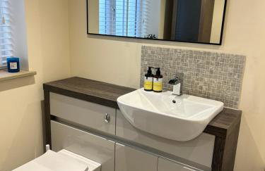 Four Bedroom House With Private Pool - Stunning countryside location with parking close to Chester City Centre - Photo 35