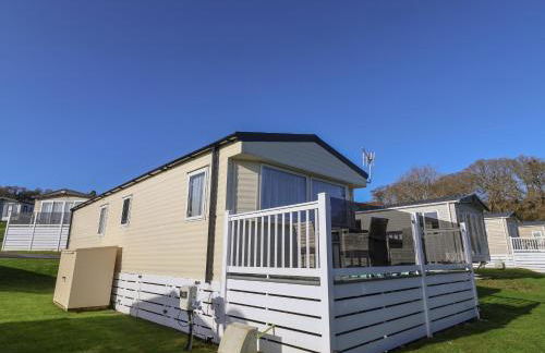 Tri-Star House - Photo 1