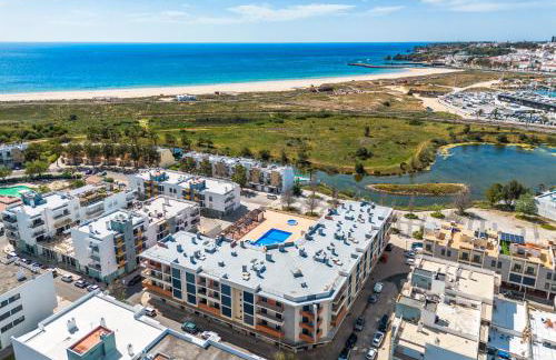 Lagos Apt with pool and huge balcony Very close to Beach and Marina - Foto 1